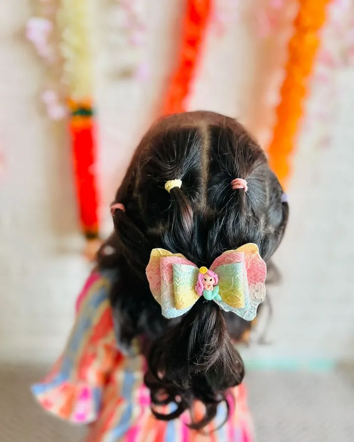 ### Colorful Bow Twist